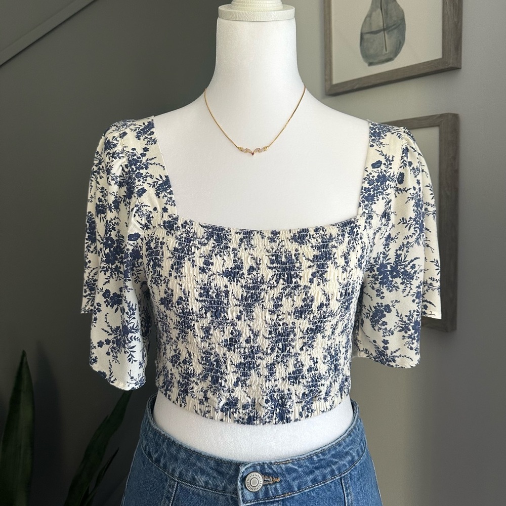 American Eagle Outfitters Blue and Cream Floral Smocked Crop Top